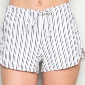 Brandy Melville - Striped Shorts